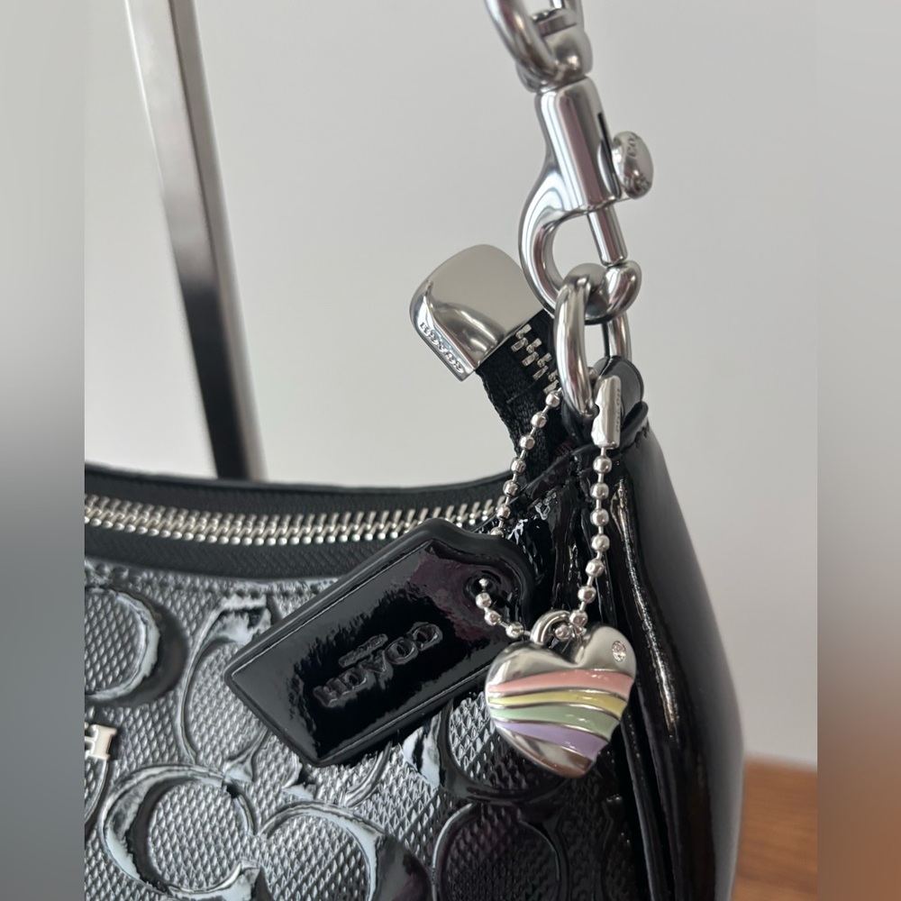 Coach NWT Teri Shoulder Bag in Signature Black Patent Leather w/Heart Charm - Picture 4 of 8